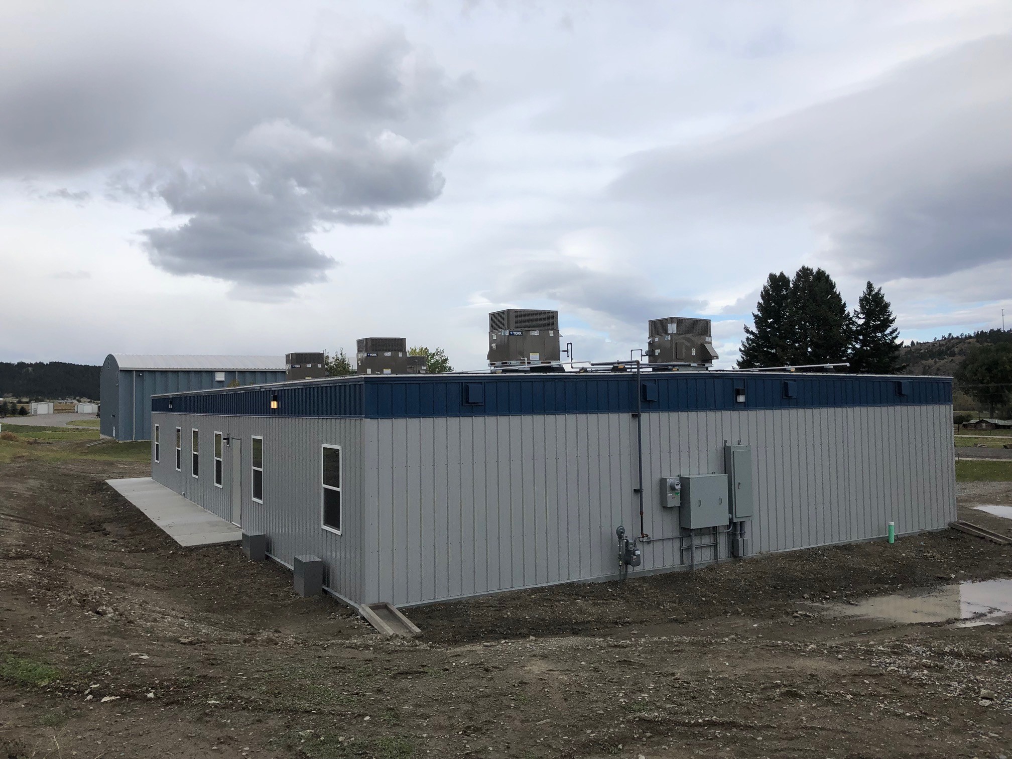We work with the options to fit your needs, like this one, an example of a large complex mobile office, wooden interior design. Come to Pierce Leasing to provide you a quick cost effective solution.